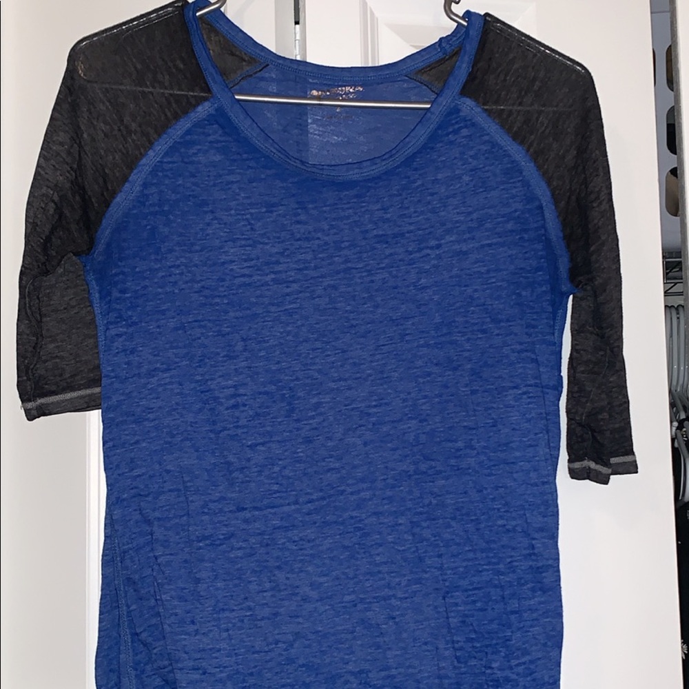 blue/grey top